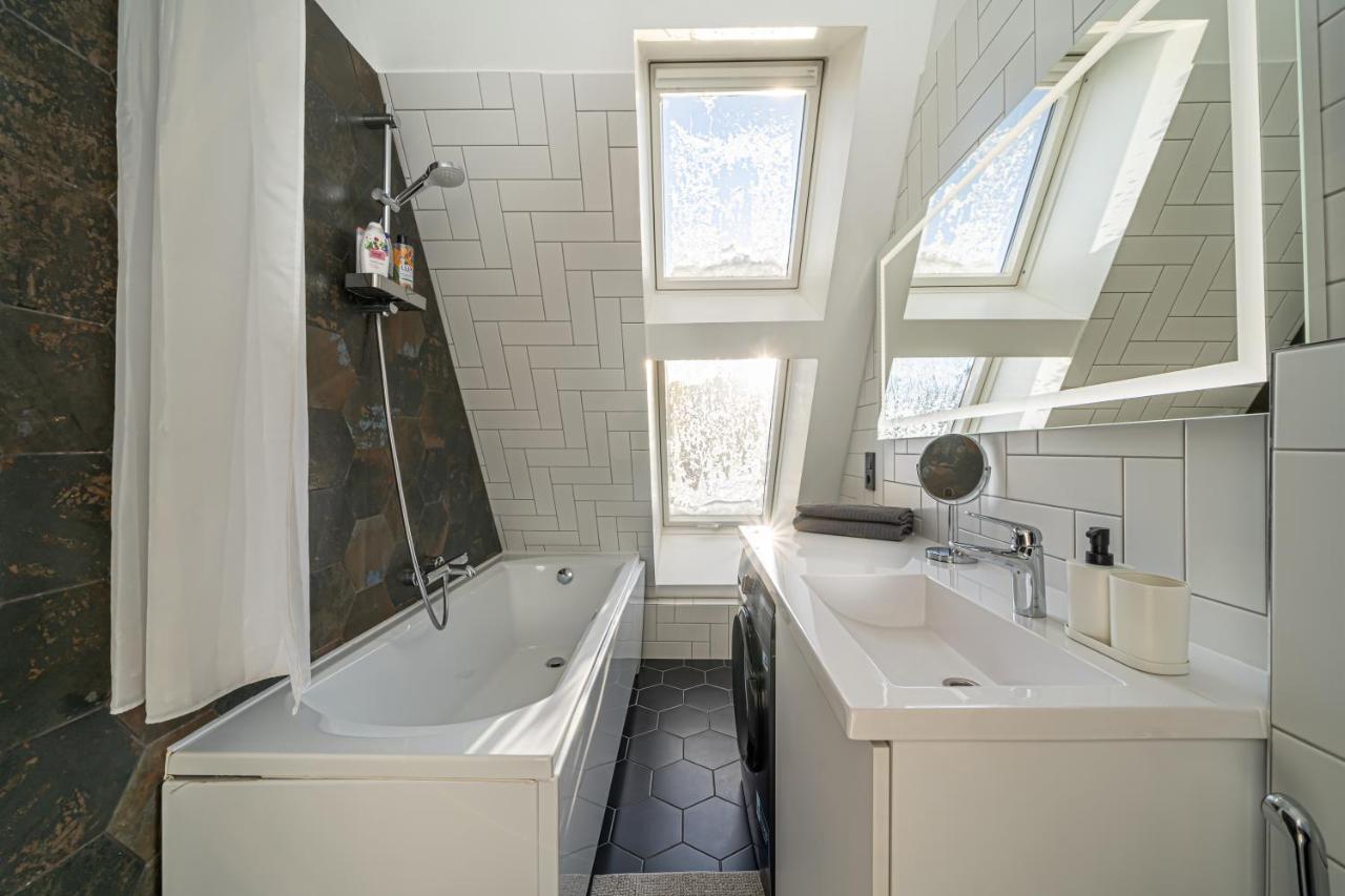 Cosy Studio Apartment In Ridzenes Residence Рига Екстер'єр фото